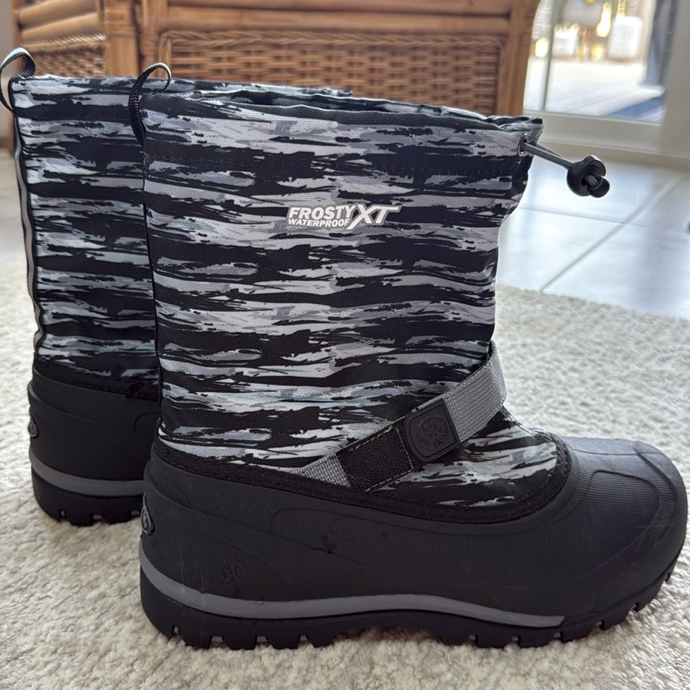 *LIKE NEW* Northside Men's/Boys Frosty XT Waterproof Insulated Snow Boot- Size 7